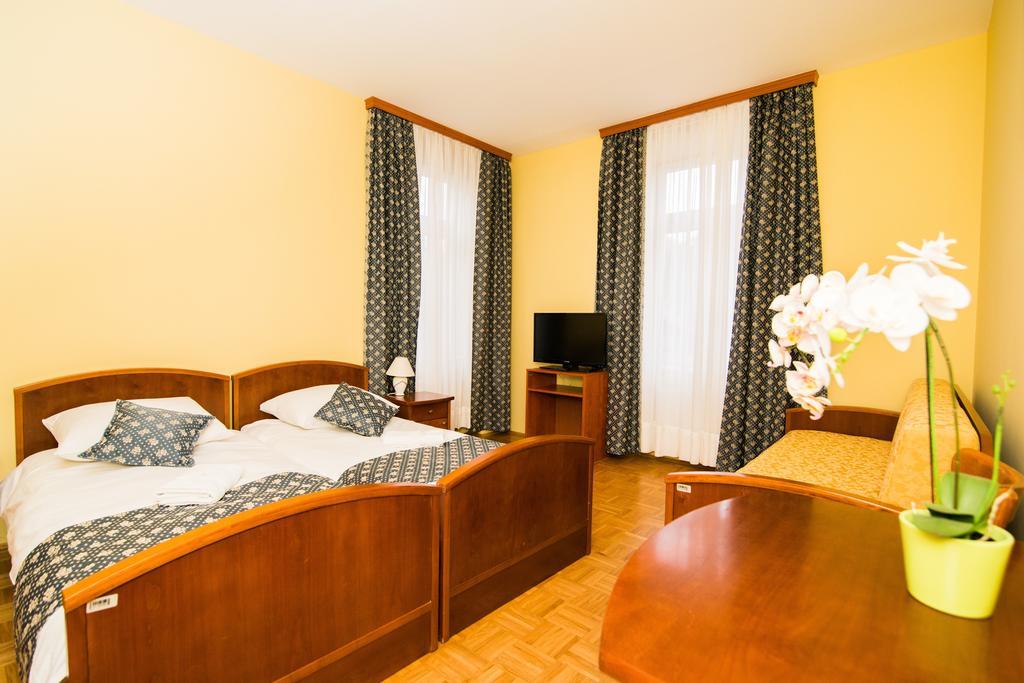 Garni Hotel Vila Ana Rogaska Slatina Exterior photo