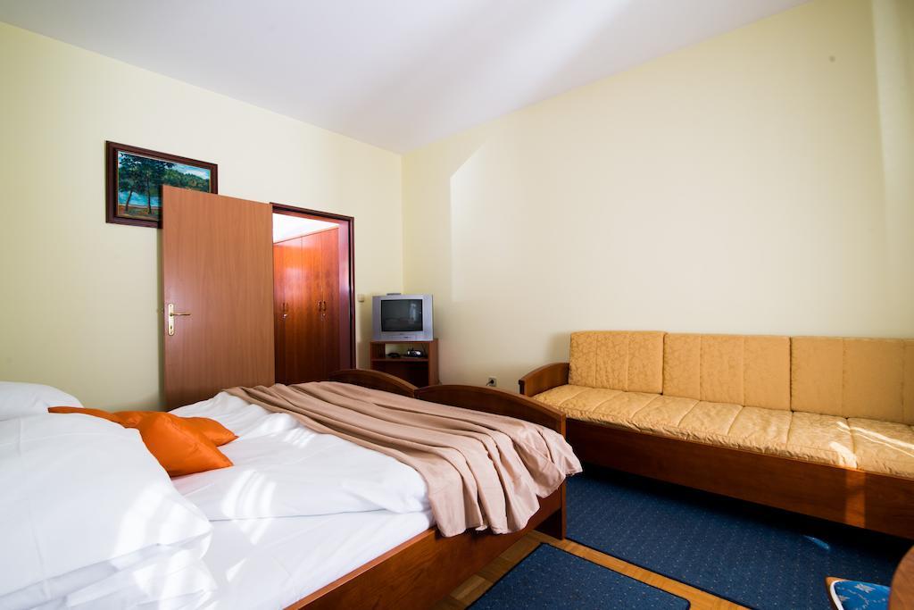 Garni Hotel Vila Ana Rogaska Slatina Room photo